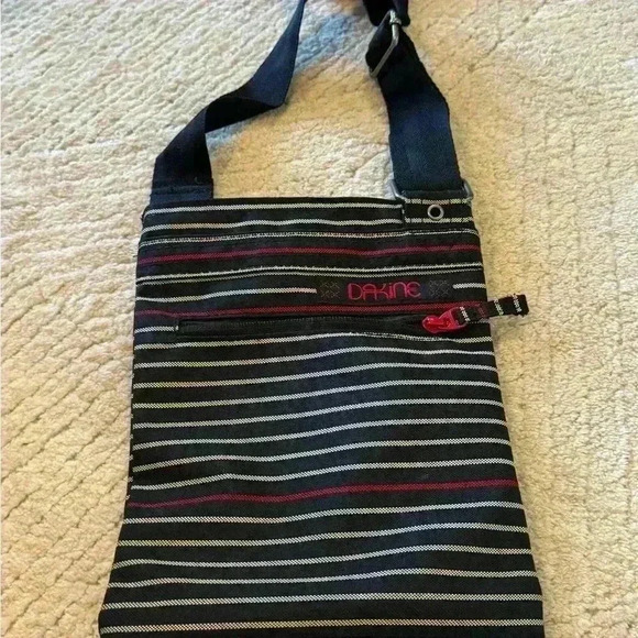 Dakine unisex crossbody - Picture 2 of 9